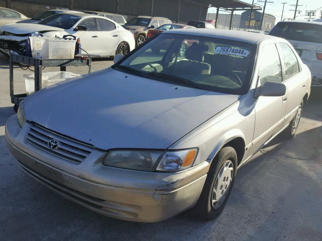 4T1BG22K3VU070747 - 1997 TOYOTA CAMRY CE SILVER photo 2