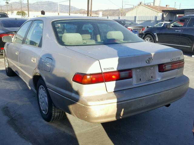 4T1BG22K3VU070747 - 1997 TOYOTA CAMRY CE SILVER photo 3