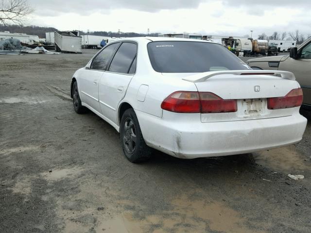 1HGCG5655YA056919 - 2000 HONDA ACCORD EX WHITE photo 3