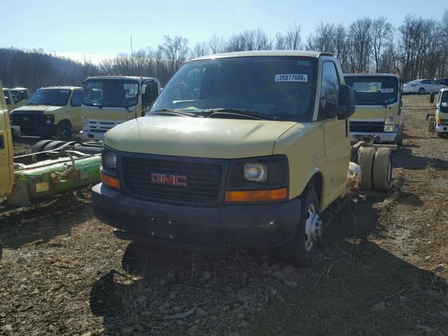 1GD9G5BG2A1117418 - 2010 GMC SAVANA CUT YELLOW photo 2