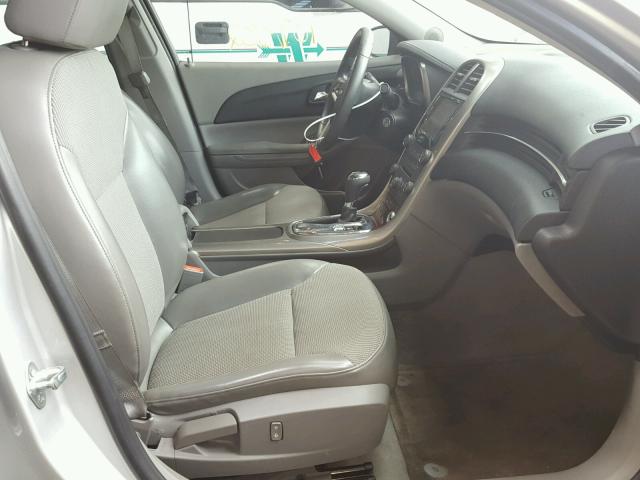 1G11D5RR0DF103308 - 2013 CHEVROLET MALIBU 1LT 银色 照片 5