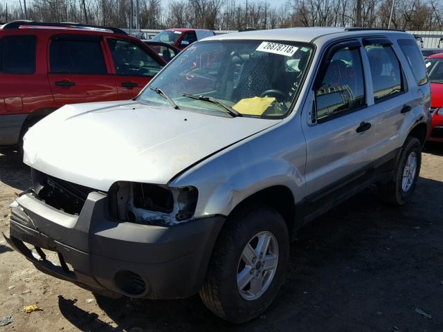 1FMYU02Z35KA33200 - 2005 FORD ESCAPE XLS SILVER photo 2