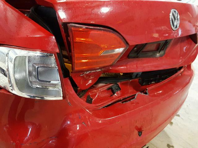 3VW1K7AJ2EM442309 - 2014 VOLKSWAGEN JETTA BASE RED photo 9