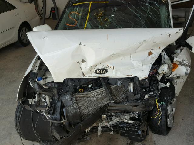 KNDJT2A53D7777092 - 2013 KIA SOUL WHITE photo 7