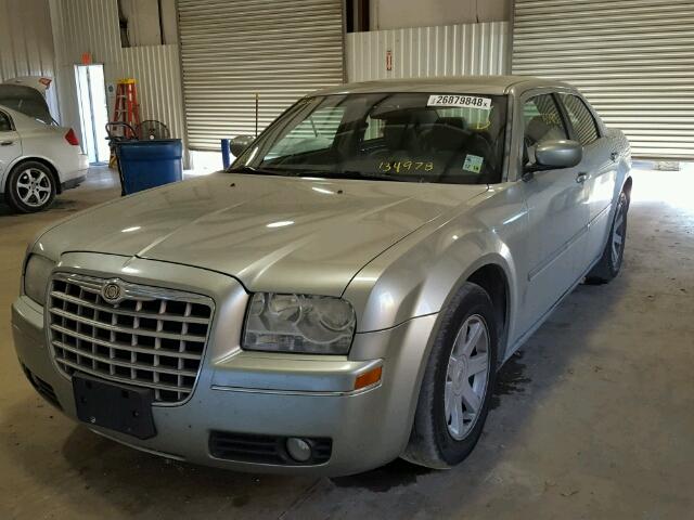 2C3JA53G85H134978 - 2005 CHRYSLER 300 TOURIN SILVER photo 2