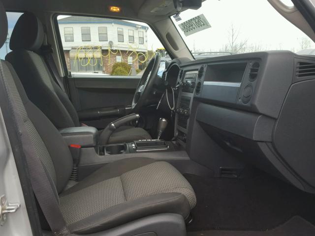 1J8HG48KX9C558437 - 2009 JEEP COMMANDER 银色 照片 5