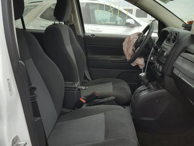 1C4NJCBA5GD568421 - 2016 JEEP COMPASS SP WHITE photo 5