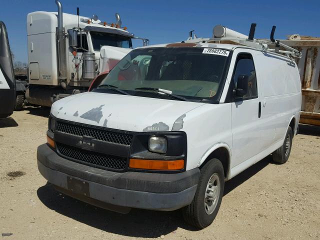 1GCGG25V161172888 - 2006 CHEVROLET EXPRESS G2 WHITE photo 2