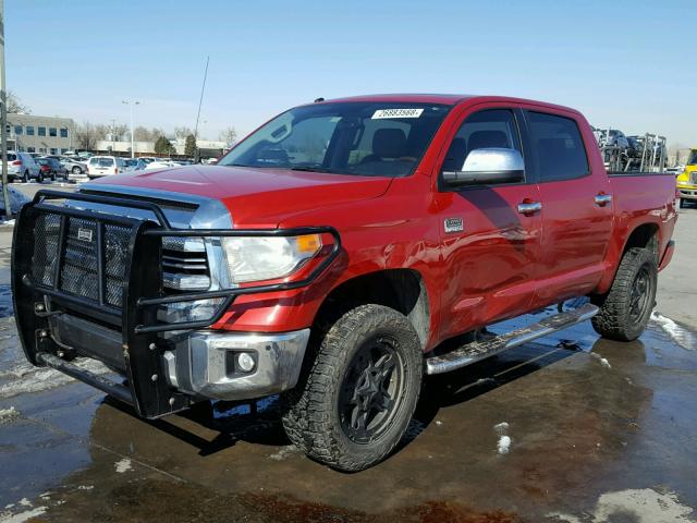 5TFAW5F17HX591950 - 2017 TOYOTA TUNDRA CRE RED photo 2