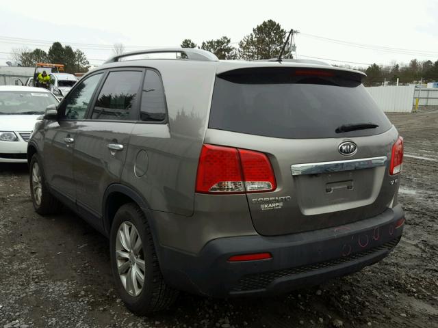 5XYKU4A28BG046273 - 2011 KIA SORENTO EX GRAY photo 3