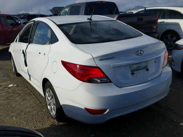 KMHCT4AE4GU092265 - 2016 HYUNDAI ACCENT SE WHITE photo 3