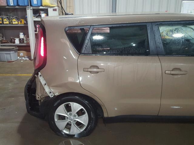 KNDJN2A21F7234360 - 2015 KIA SOUL BROWN photo 9