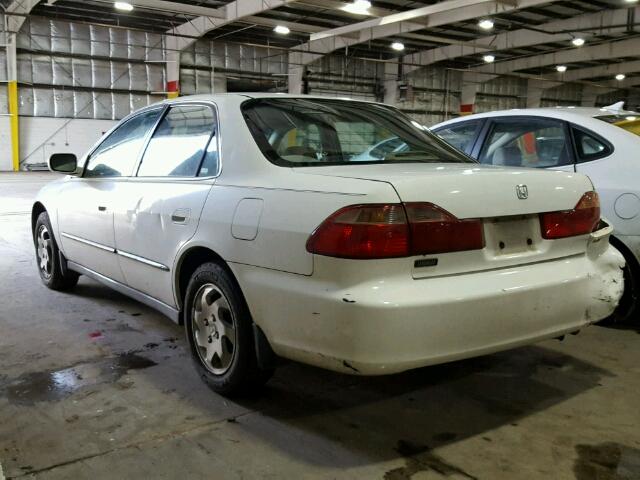 1HGCG665XXA097602 - 1999 HONDA ACCORD LX WHITE photo 3