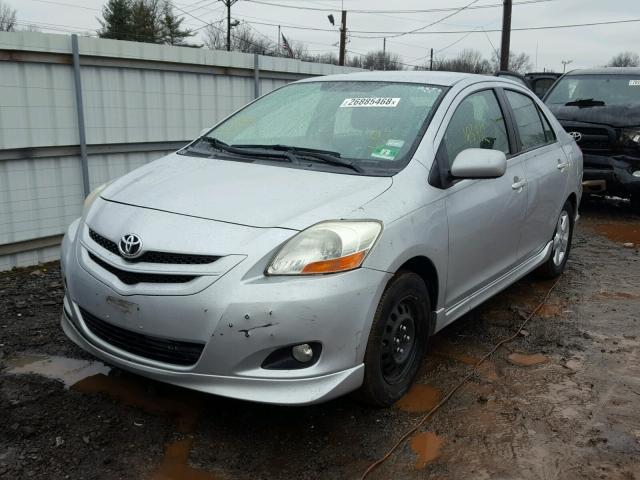 JTDBT923781208202 - 2008 TOYOTA YARIS GRAY photo 2