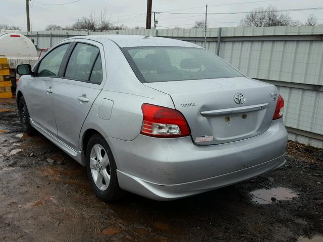 JTDBT923781208202 - 2008 TOYOTA YARIS GRAY photo 3