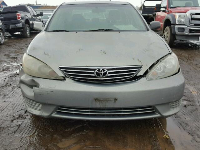 4T1BE32K95U502561 - 2005 TOYOTA CAMRY LE GREEN photo 9