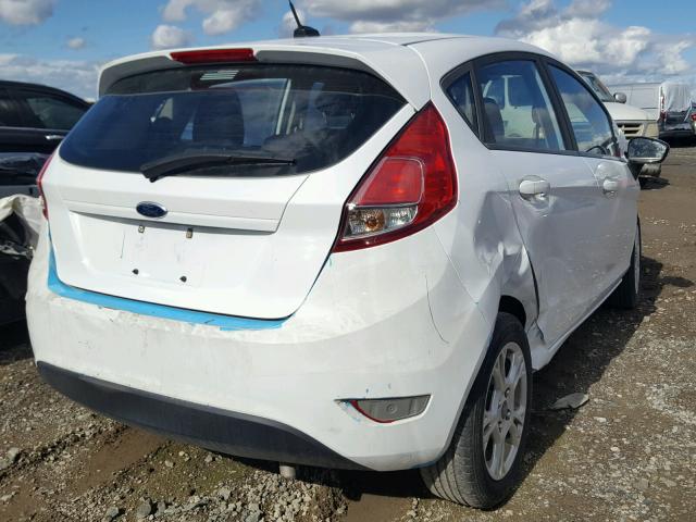 3FADP4EJ7FM206028 - 2015 FORD FIESTA SE WHITE photo 4