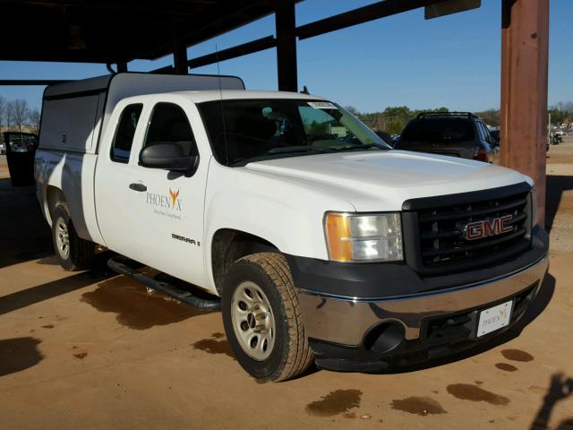 1GTEC19X28Z214708 - 2008 GMC SIERRA C15 WHITE photo 1