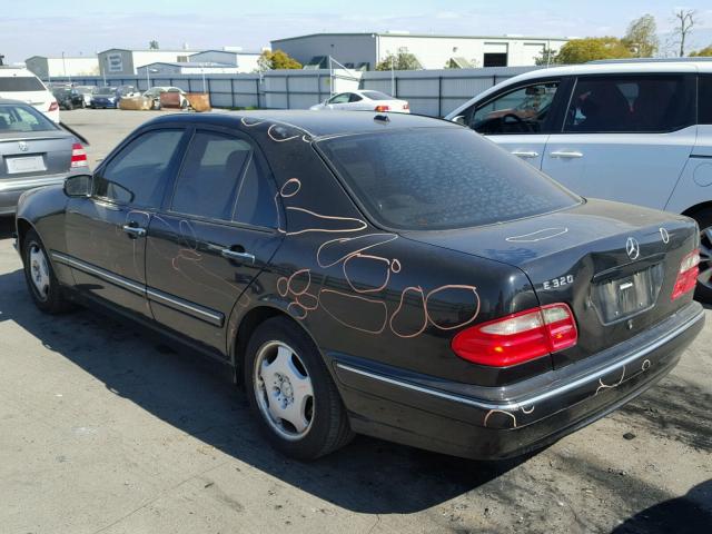 WDBJF65J9YB124368 - 2000 MERCEDES-BENZ E 320 BLACK photo 3