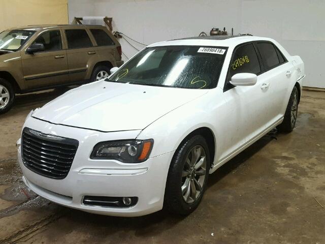 2C3CCAGT5EH273713 - 2014 CHRYSLER 300 S WHITE photo 2