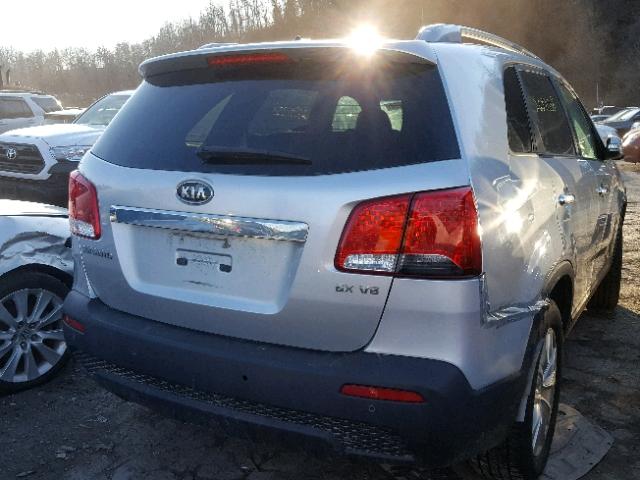 5XYKUDA22BG091094 - 2011 KIA SORENTO EX SILVER photo 4