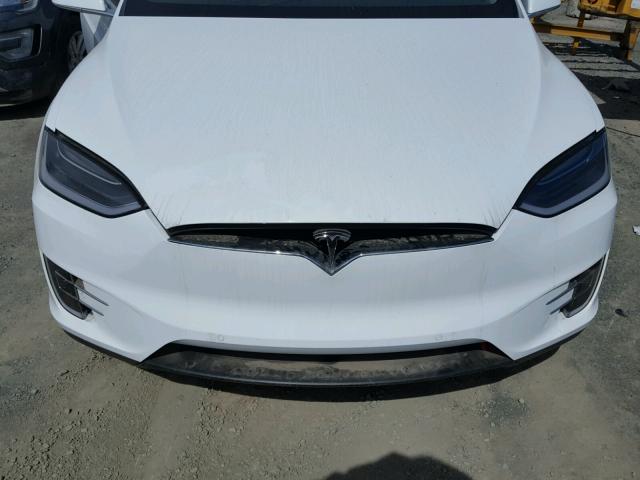 5YJXCBE24GF017150 - 2016 TESLA MODEL X WHITE photo 7