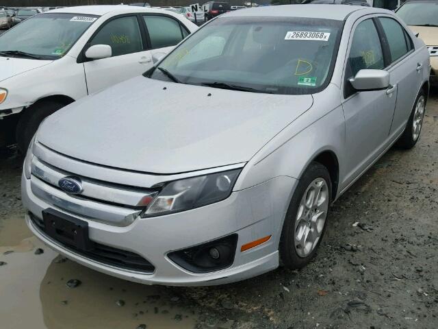 3FAHP0HG3AR222880 - 2010 FORD FUSION SE SILVER photo 2