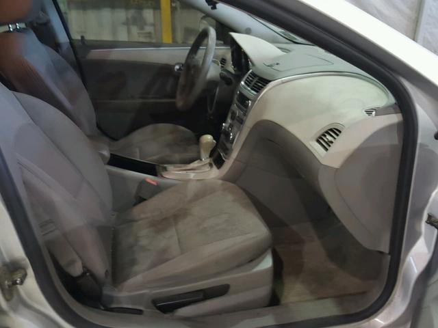 1G1ZB5E15BF149951 - 2011 CHEVROLET MALIBU LS 银色 照片 5