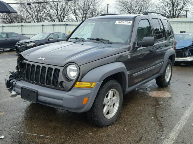 1J4GL48KX5W518067 - 2005 JEEP LIBERTY SP GRAY photo 2