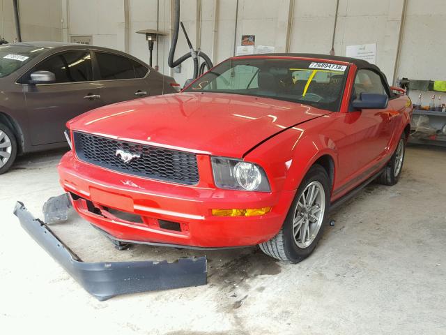 1ZVFT84NX55211106 - 2005 FORD MUSTANG RED photo 2