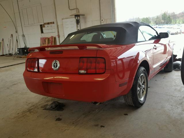 1ZVFT84NX55211106 - 2005 FORD MUSTANG RED photo 4