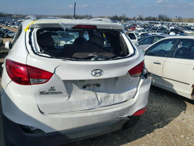 KM8JU3AG3FU977829 - 2015 HYUNDAI TUCSON LIM WHITE photo 9