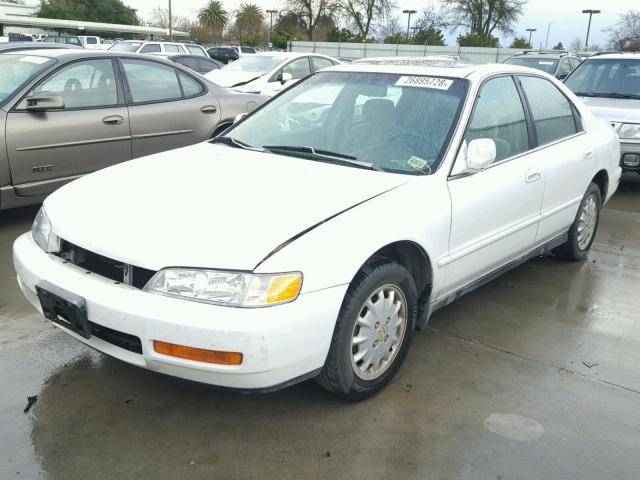 1HGCD5657TA163911 - 1996 HONDA ACCORD EX WHITE photo 2