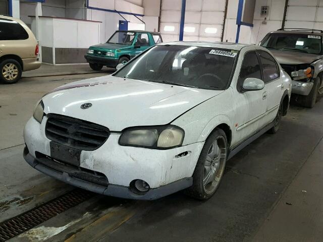 JN1CA31A11T315184 - 2001 NISSAN MAXIMA GXE WHITE photo 2