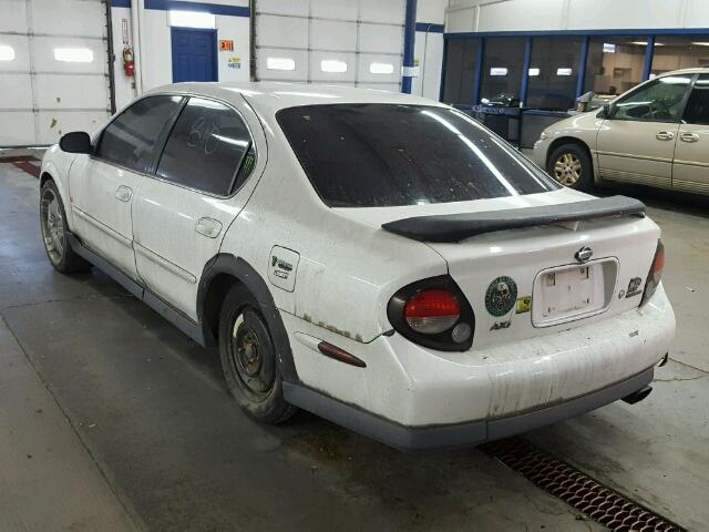 JN1CA31A11T315184 - 2001 NISSAN MAXIMA GXE WHITE photo 3