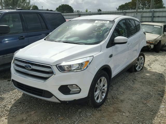 1FMCU0GD7HUE39867 - 2017 FORD ESCAPE SE WHITE photo 2