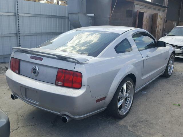 1ZVFT82H165223871 - 2006 FORD MUSTANG GT SILVER photo 4