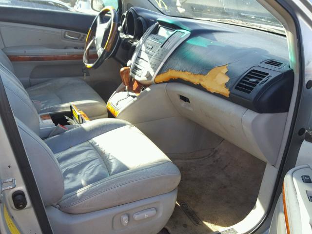 2T2GA31U94C005462 - 2004 LEXUS RX 330 SILVER photo 5