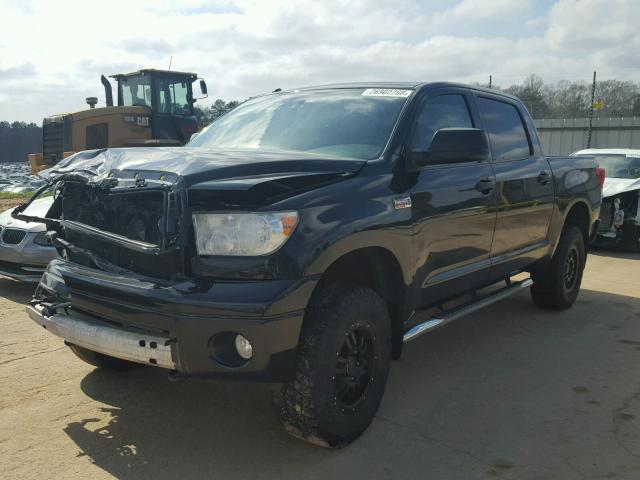 5TFDW5F12DX295273 - 2013 TOYOTA TUNDRA CRE BLACK photo 2