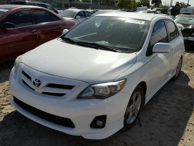 2T1BU4EEXDC041756 - 2013 TOYOTA COROLLA BA WHITE photo 2