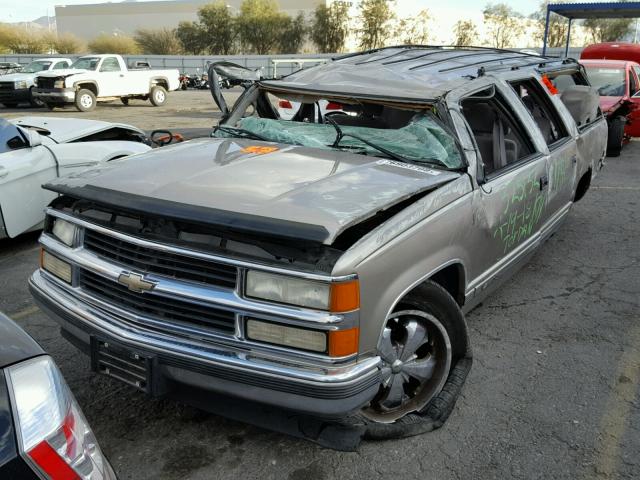 3GNEC16R4XG244093 - 1999 CHEVROLET SUBURBAN C GRAY photo 2