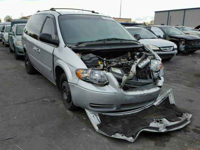 2C4GP44R75R512989 - 2005 CHRYSLER TOWN & COU SILVER photo 1