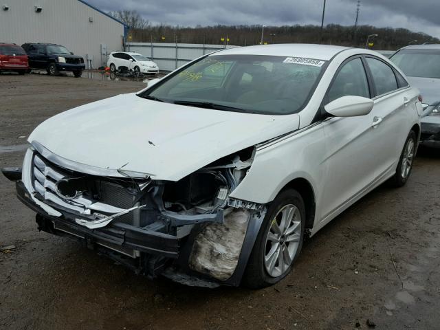 5NPEB4ACXDH805061 - 2013 HYUNDAI SONATA GLS WHITE photo 2