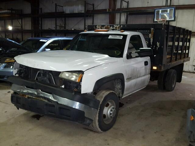 1GBJC34U46E103089 - 2006 CHEVROLET SILVERADO WHITE photo 2