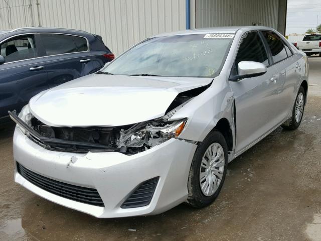 4T1BD1FK6CU005627 - 2012 TOYOTA CAMRY HYBR SILVER photo 2