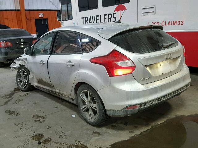 1FAHP3K28CL186796 - 2012 FORD FOCUS SE SILVER photo 3