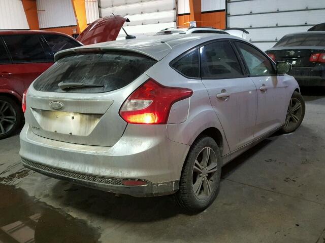 1FAHP3K28CL186796 - 2012 FORD FOCUS SE SILVER photo 4