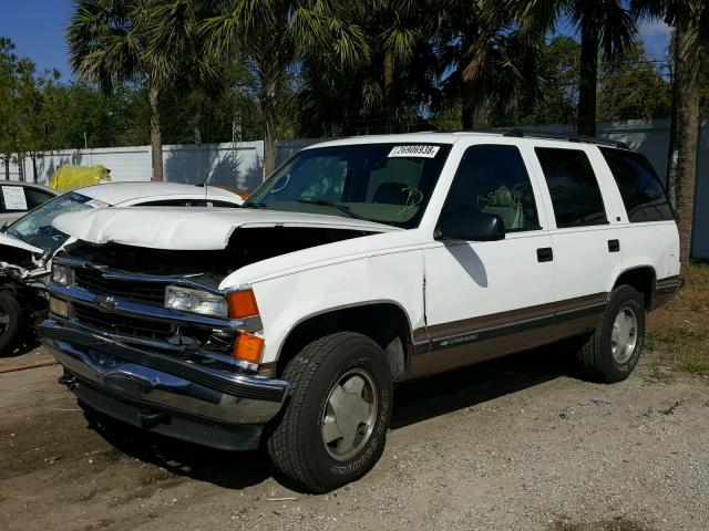 1GNEK13R6XJ335498 - 1999 CHEVROLET TAHOE K150 WHITE photo 2