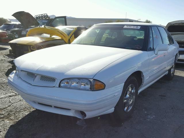 1G2HX52KXW4215482 - 1998 PONTIAC BONNEVILLE WHITE photo 2