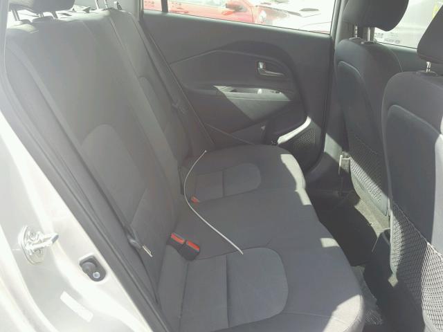 KNADM4A35D6277989 - 2013 KIA RIO LX Արծաթագույն լուսանկար 6